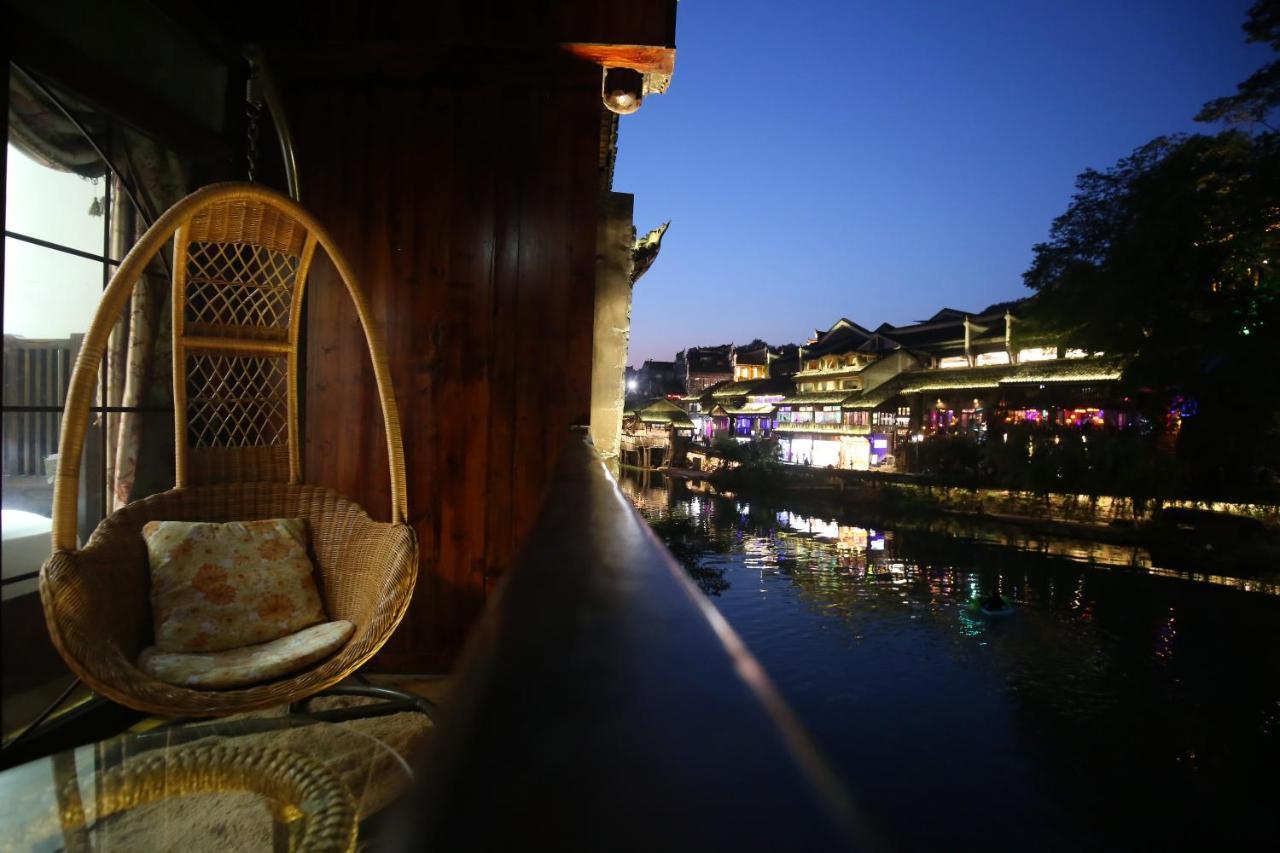 פנגואנג Lqj Riverside Guest House מראה חיצוני תמונה